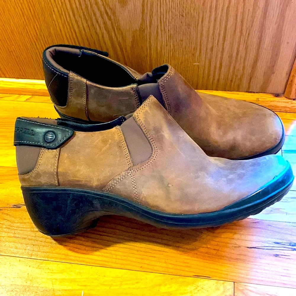 Merrell Veranda Cloudy size 8-1/2 slip on leather clogs shoes 2” heel brown EUC